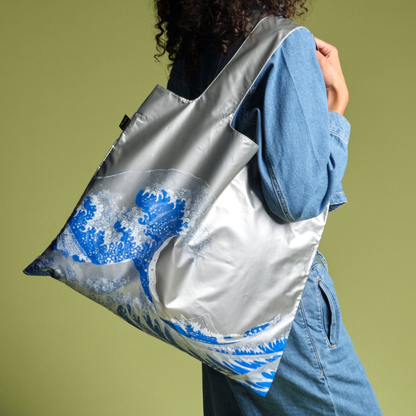 Bolsa metálica plateada KATSUSHIKA HOKUSAI The Great Wave